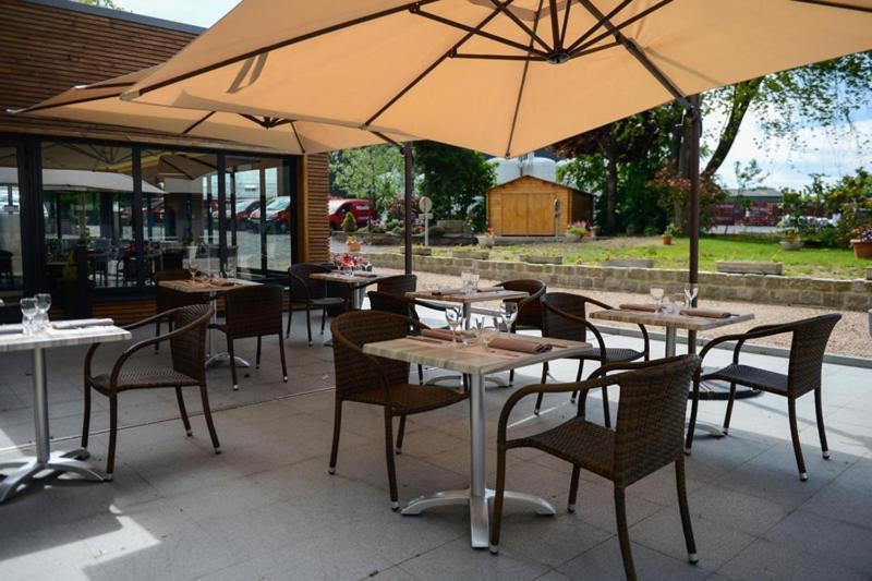 Logis La Lentillere - Restaurant Cote Parc Lalacelle Exterior photo